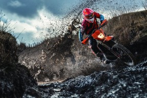 “马科斯·莫奇：阿根廷美洲狮队的防守铁闸，未来光明”