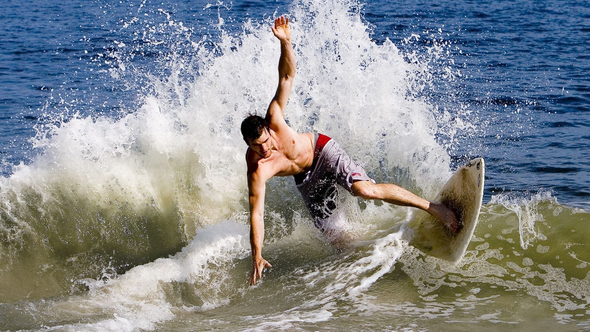 巴雷特：稳重的脚法和无畏的进攻使全黑队在压力下表现突出，巴雷特厉害吗